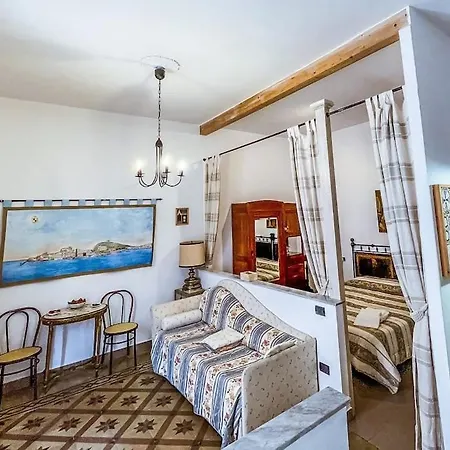 Caratteristico In Centro Apartment *